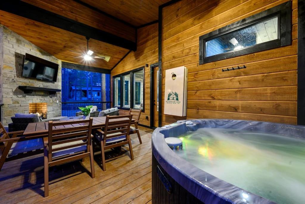 Brand New Luxury 2 Bedroom With Loft And Spa Sleeps 10 브로큰보우 외부 사진