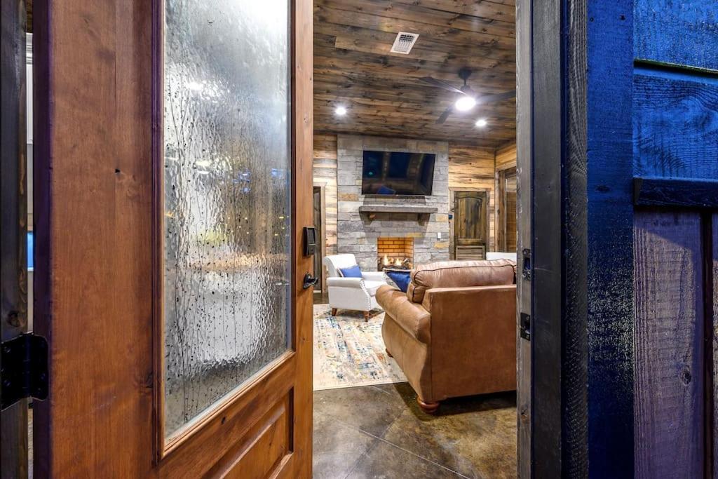 Brand New Luxury 2 Bedroom With Loft And Spa Sleeps 10 브로큰보우 외부 사진