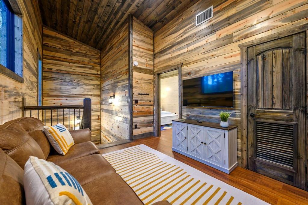 Brand New Luxury 2 Bedroom With Loft And Spa Sleeps 10 브로큰보우 외부 사진