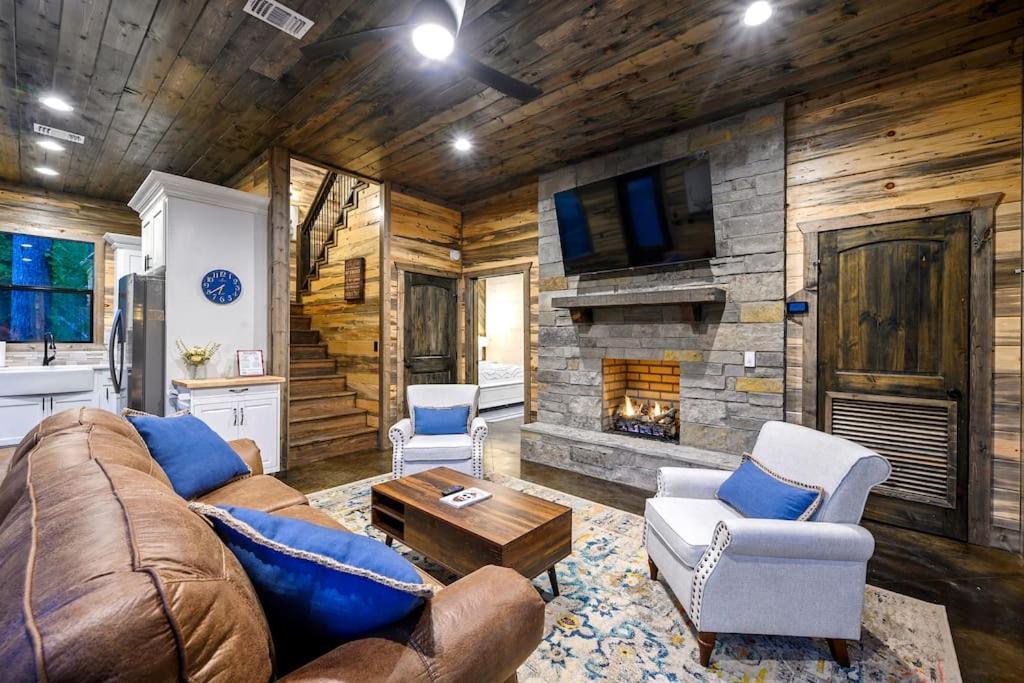Brand New Luxury 2 Bedroom With Loft And Spa Sleeps 10 브로큰보우 외부 사진