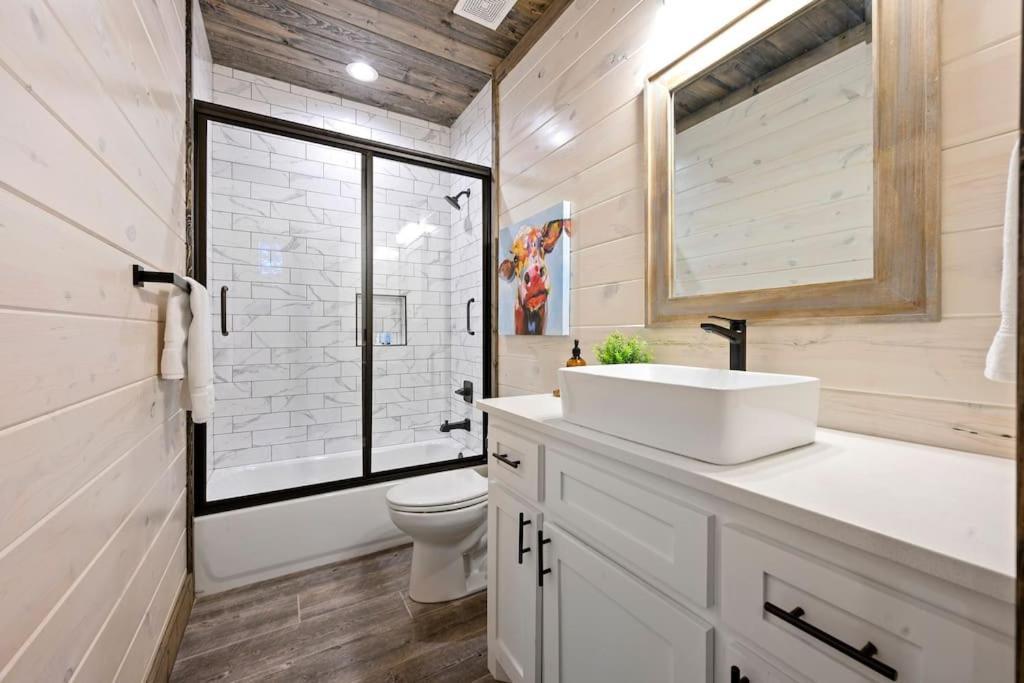 Brand New Luxury 2 Bedroom With Loft And Spa Sleeps 10 브로큰보우 외부 사진